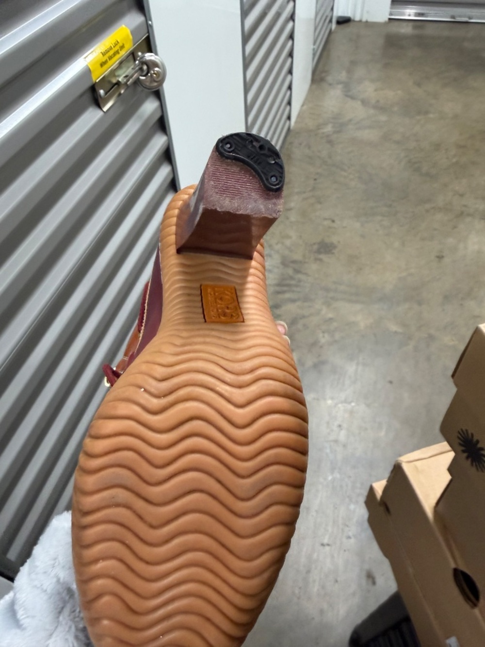 Michael Kors stylish waterproof boots - Picture 2 of 8